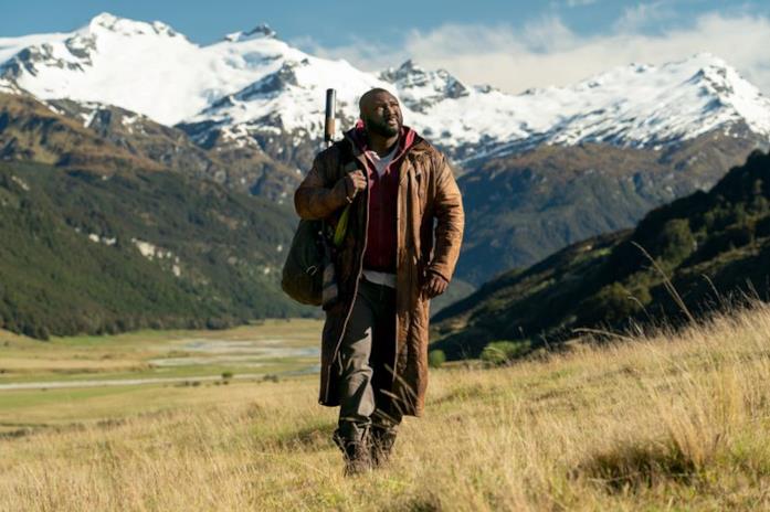Qual è la trama di Sweet Tooth? Tommy Jepperd interpretato da Nonso Anozie