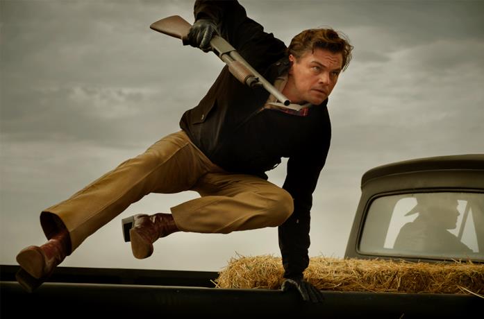 Leonardo DiCaprio in una scena di C'era una volta a Hollywood