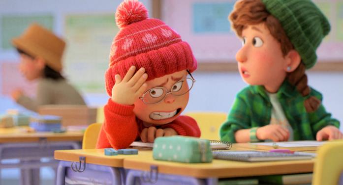 Una scena di Red in cui Mei è imbarazzata per la madre Una scena di Red