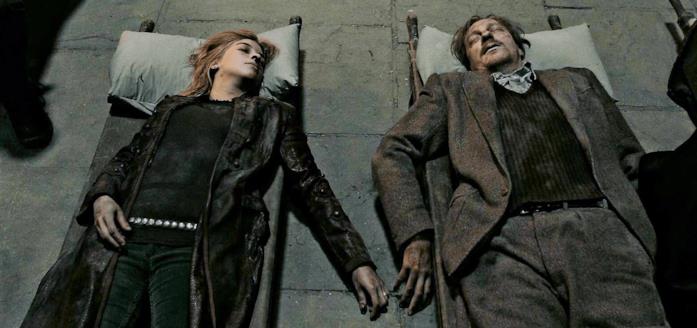 Tonks e Lupin Tonks e Lupin giacciono morti, su due barelle, tenendosi quasi per mano