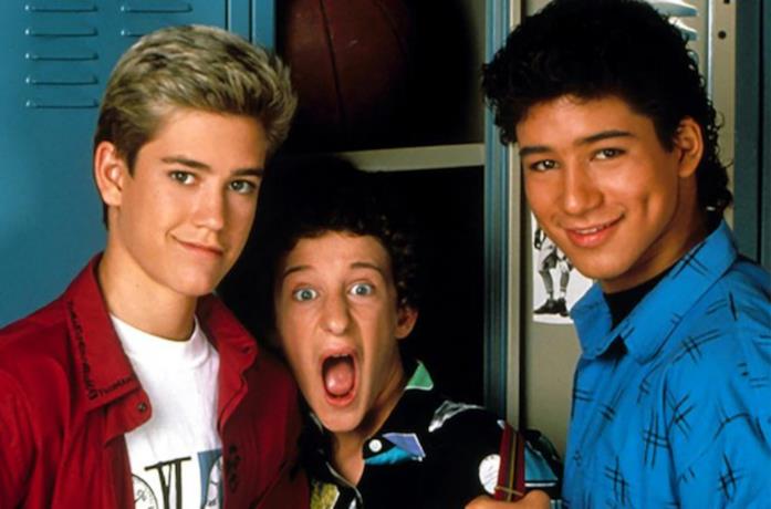 Screech insieme agli altri personaggi di Bayside School Mark-Paul Gosselaar, Dustin Diamond e Mario López