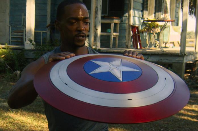 Cosa farà Sam Wilson nel finale di The Falcon and the Winter Soldier? Falcon con lo scudo