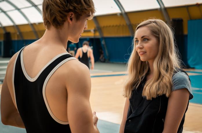 Autumn Dial e Trevor Stines in una scena del film La signora di Purity Falls