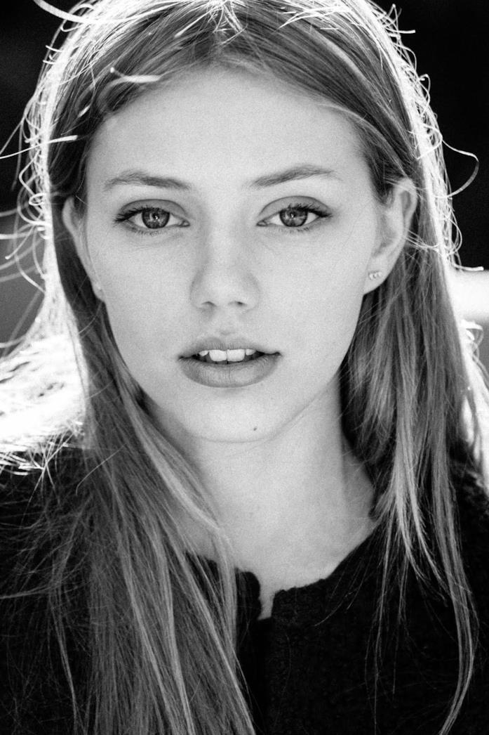 Grace Van Dien sarà Chrissy in Stranger Things 4 Primo piano di Grace Van Dien