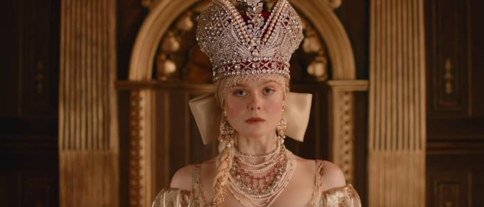 Elle Fanning nei panni di Caterina la Grande Primo piano di Elle Fanning in The Great