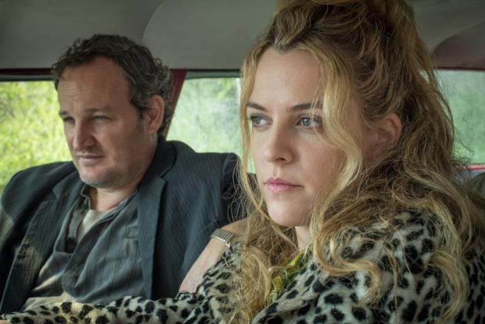 The Devil All The Time si rivela nelle prime foto Jason Clarke e Riley Keough