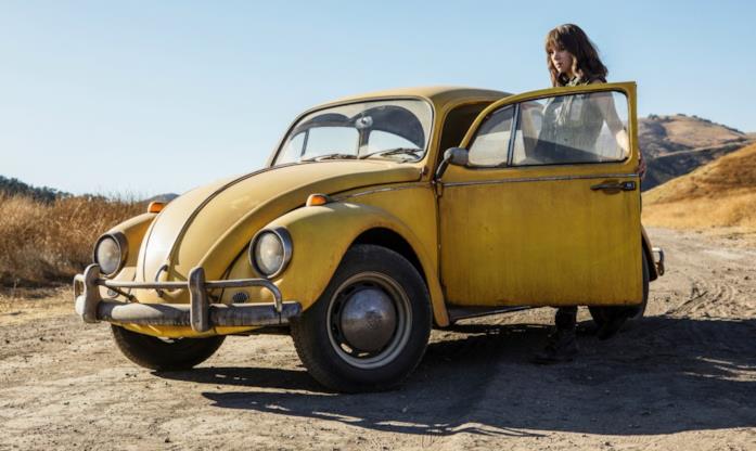 Bumblebee e Hailee Steinfeld nel deserto Bumblebee e Hailee Steinfeld insieme nel deserto