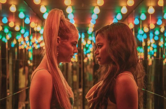 Riley Keough e Taylour Paige in una scena del film Zola