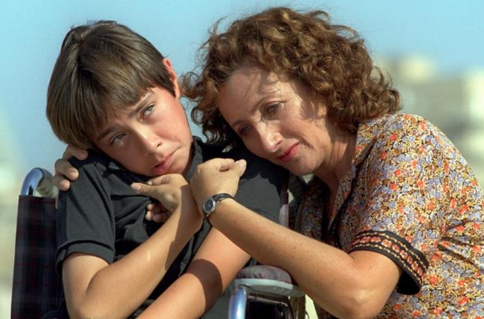 Alessandro Morace e Lunetta Savino in una scena del film TV Il figlio della luna