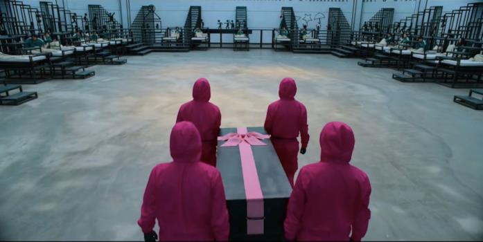 Squid Game: perché le bare hanno un fiocco rosa? La bara con il fiocco rosa di Squid Game