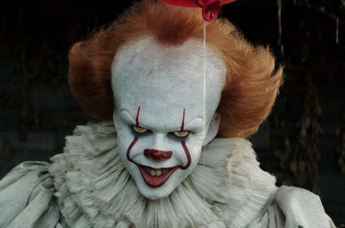 IT, Pennywise nel nuovo film Bill Skarsgård nei panni di Pennywise