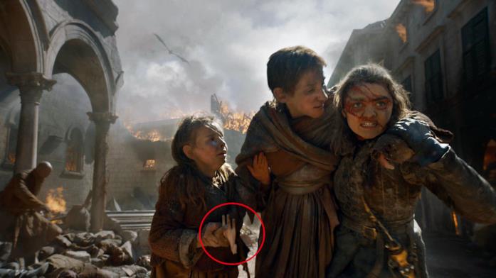 Game of Thrones 8x05: il significato del cavallo bianco di Arya Game of Thrones 8x05: Arya prova a salvare dei civili