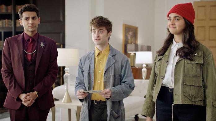 Una scena tratta da Miracle Workers Daniel Radcliffe è un angelo in Miracle Workers