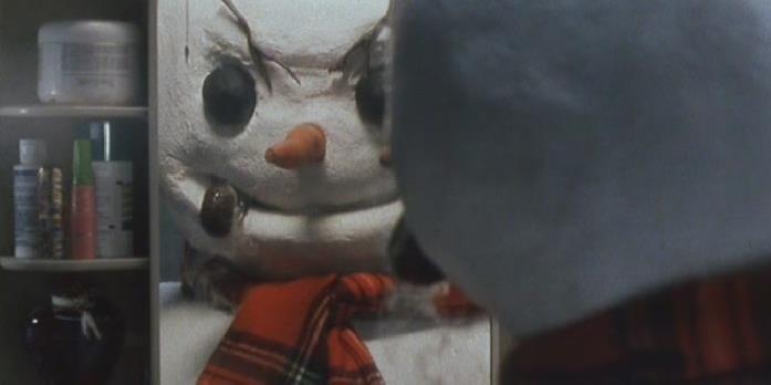 Jack Frost, il pupazzo di neve assassino, in una scena del film Jack Frost è il pupazzo di neve protagonista del film