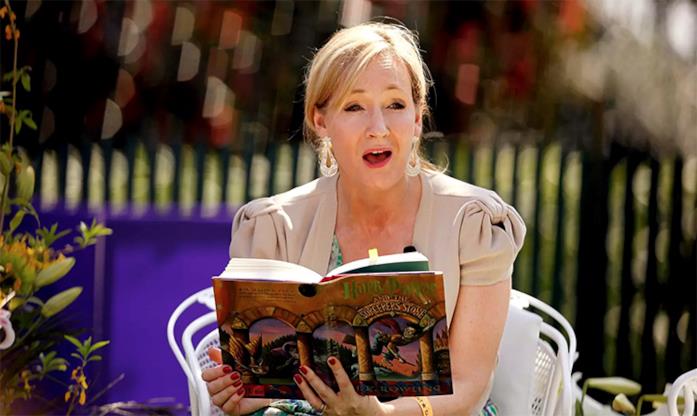 J.K. Rowling legge Harry Potter e la Pietra Filosofale