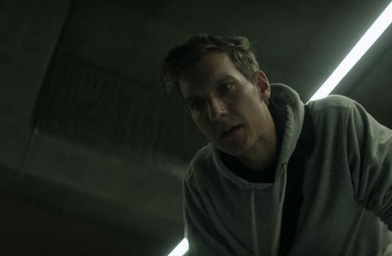 Un Ryan minaccioso si confronta con Joe Ryan è interpretato da Scott Michael Foster