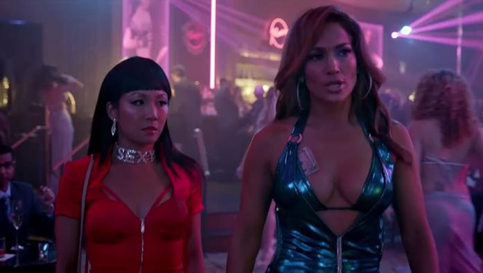 Jennifer Lopez e Constance Wu interpretano sullo schermo le vere spogliarelliste, ideatrici della truffa ai broker finanziari di Wall Street Una scena del film Hustlers con Constance Wu e Jennifer Lopez