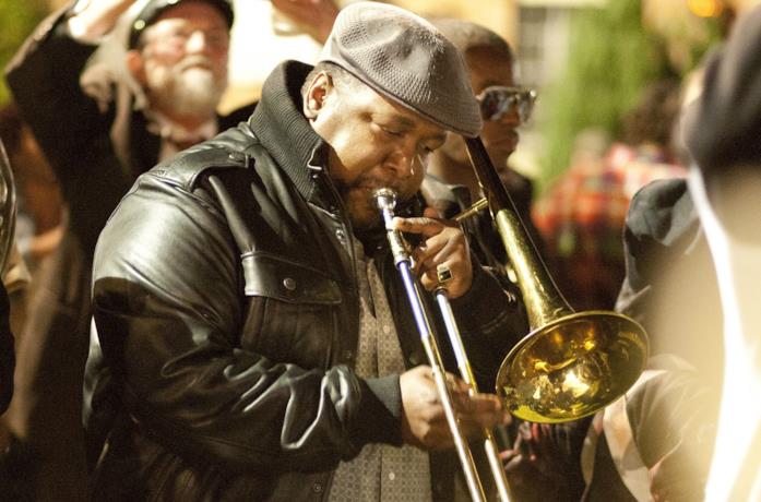 Wendell Pierce in una scena della serie Treme