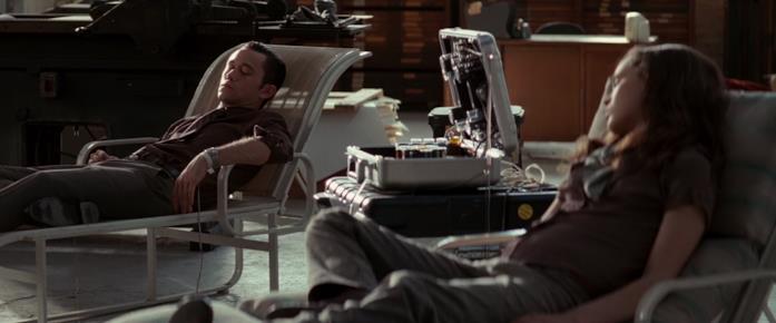 Tenet di Christopher Nolan è un sequel di Inception? Joseph Gordon-Levitt e Ellen Page usano la macchina dei sogni in una scena di Inception
