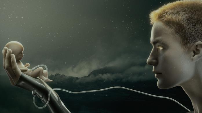 Amanda Collin interpreta Madre in Raised by Wolves Amanda Collin con un embrione umano
