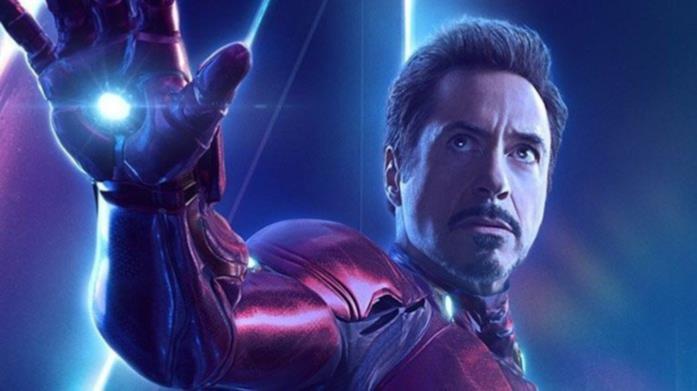 Un primo piano di Robert Downey Jr. nel poster di Avengers: Endgame