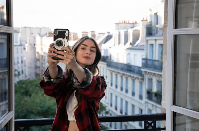 Lily Collins in posa