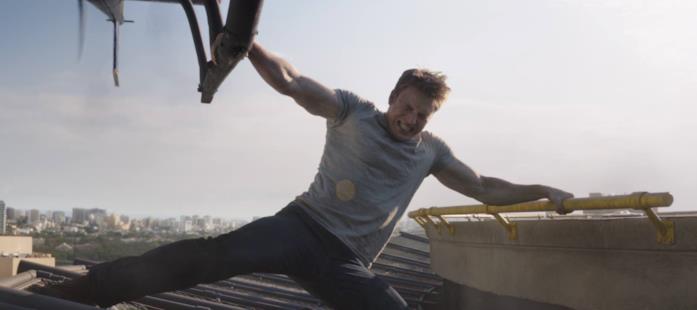 Una delle scene più iconiche di Captain America: Civil War Chris Evans in Captain America: Civil War