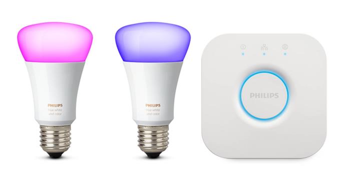 Philips Hue White and Color Ambiance Starter Kit con 2 Lampadine E27 e Bridge in offerta per l'Amazon Prime Day Philips Hue White and Color Ambiance Starter Kit con 2 Lampadine E27 e un Bridge, 9.5 watt