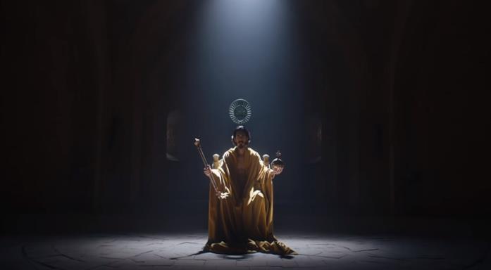 Sir Gawain e il Cavaliere Verde, 10 buoni motivi per non perdere il fantasy di David Lowery Dev Patel nella scena iniziale di Sir Gawain e il Cavaliere Verde