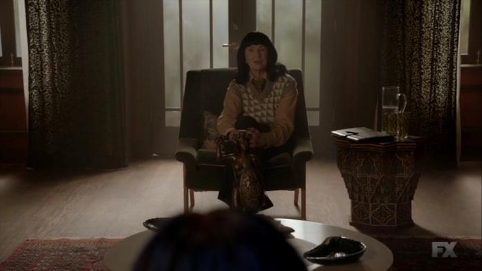 American Horror Story: Cult. Episodio 10 American Horror Story: Cult. Bebe Babbitt
