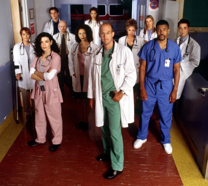 E.R. Medici in prima linea è stato il medical drama più amato dal pubblico La serie tv E.R. era ambientata nel pronto soccorso del policlinico universitario di Chicago