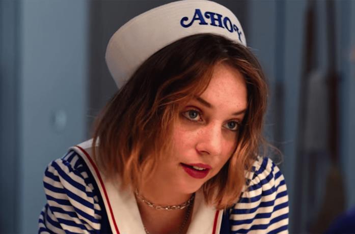 Robin in una scena della terza stagione di Stranger Things