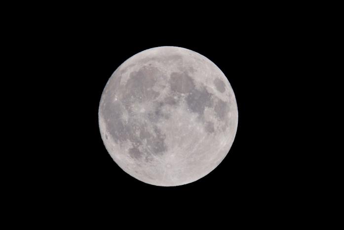 Una meravigliosa foto della Luna