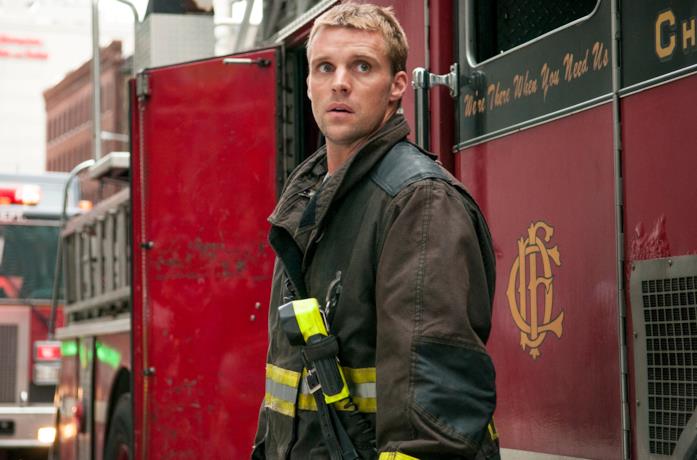 Jesse Spencer è Matt Casey in una scena di Chicago Fire