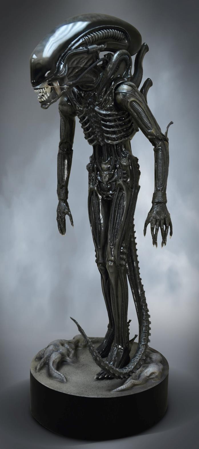 Alien, la statua dello Xenomorfo da 8mila dollari La statua dello Xenomorfo a grandezza naturale