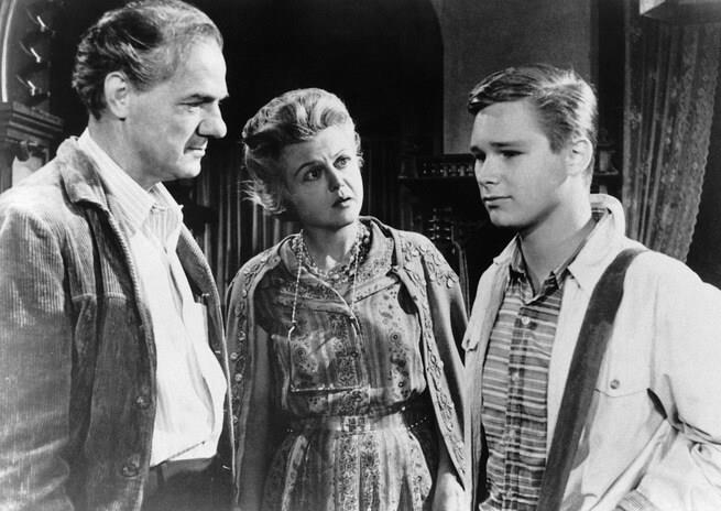 E il vento disperse la nebbia: Angela Lansbury E il vento disperse la nebbia