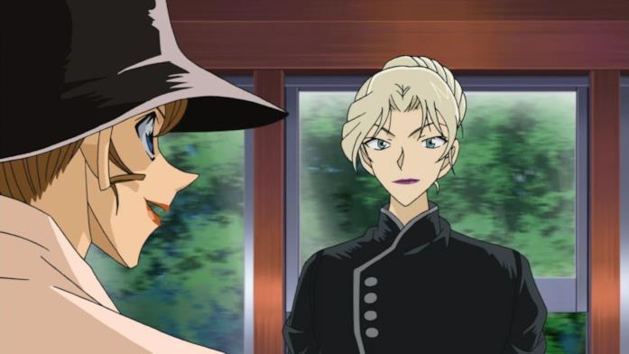 Vermouth sul treno Vermouth faccia a faccia con la signora Kudo