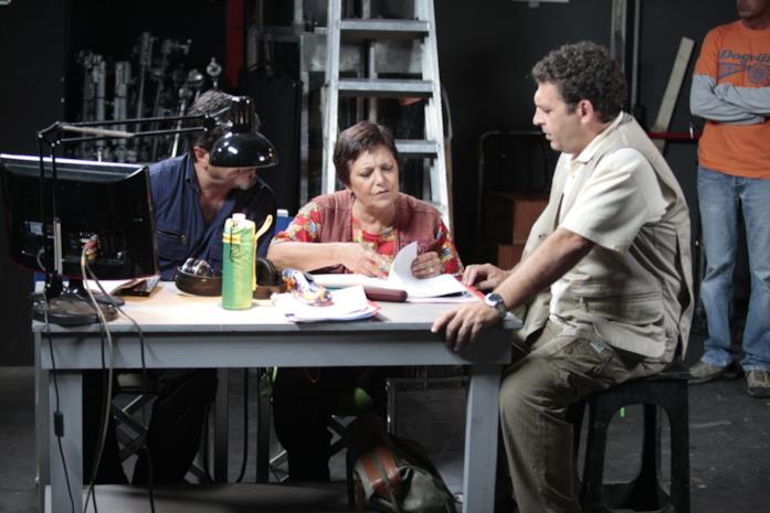 Renè, Itala e Duccio alle prese con Gli Occhi del Cuore Francesco Pannofino, Roberta Fiorentini e Ninni Bruschetta in una scena di Boris
