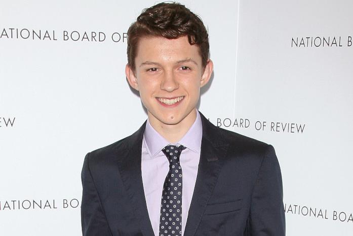 Tom Holland attore di Edge ow Winter Tom Holland sorridente