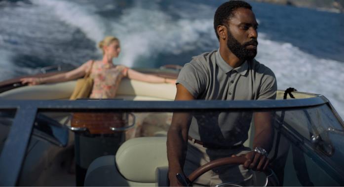 John David Washington in una scena del film Tenet