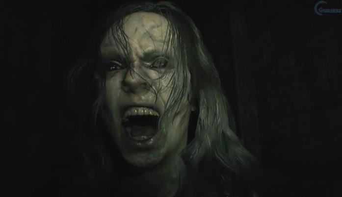 Mia attacca il marito Ethan in una scena di RE7