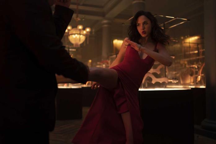 Red Notice 2 si farà? Ecco quello che sappiamo sul sequel del film Gal Gadot in una scena del film Red Notice