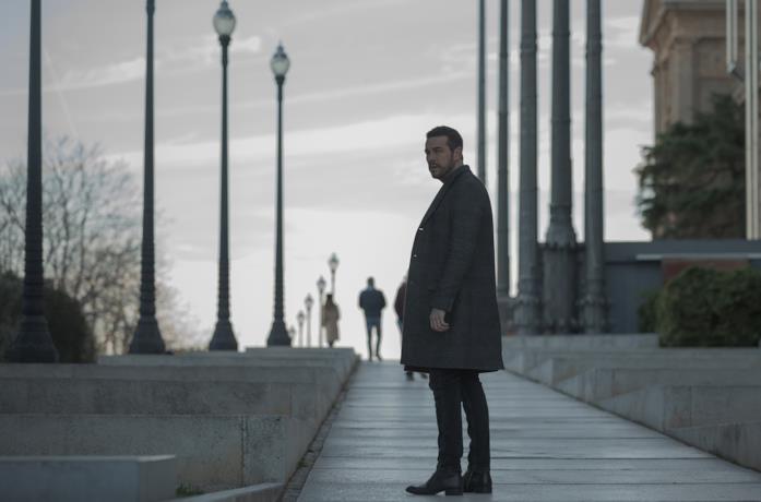 Mario Casa è Mateo Vidal in Suburbia Killer