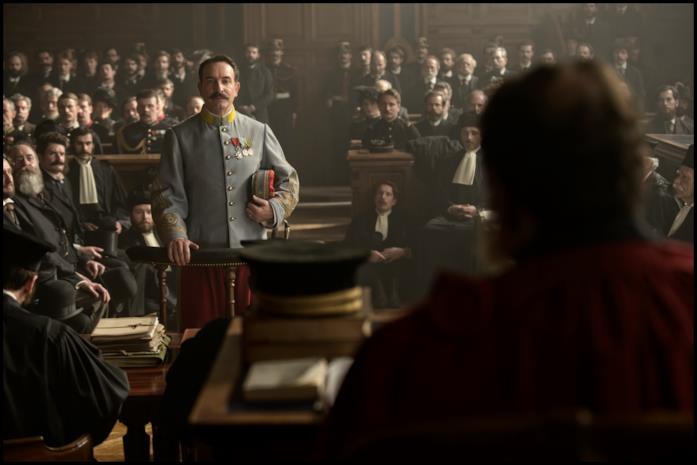 Una scena del processo Dreyfus Una scena del processo Dreyfus in J'accuse