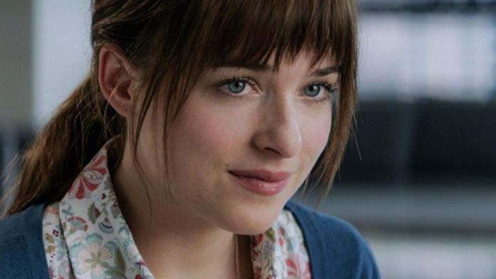 Un primo piano di Dakota Johnson nel film