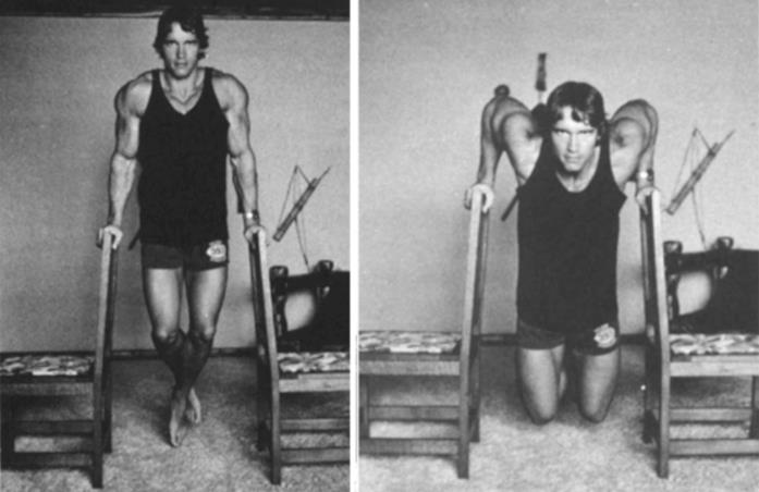 Arnold Schwarzenegger che si allena
