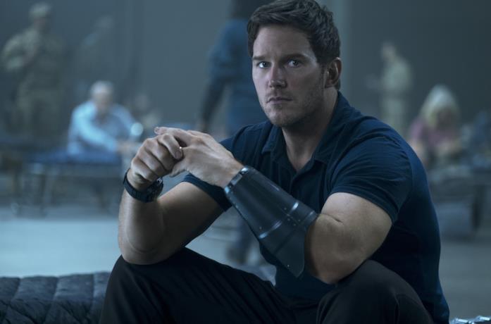 Chris Pratt in una scena del film La guerra di domani