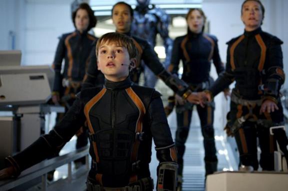 Primo piano di Maxwell Jenkins in Lost in Space
