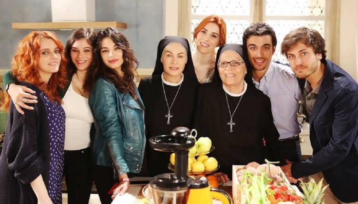 Tutto quello che vedremo in TV sui canali Rai a Natale 2020 Il cast di Che Dio ci aiuti 6
