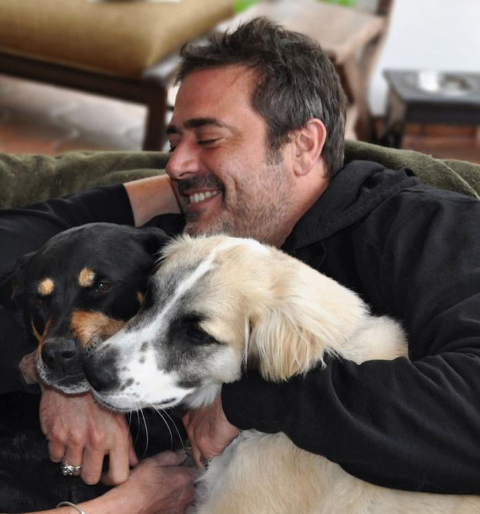 Jeffrey Dean Morgan con i suoi cani Jeffrey Dean Morgan con i suoi cani, Bisou e Bandit